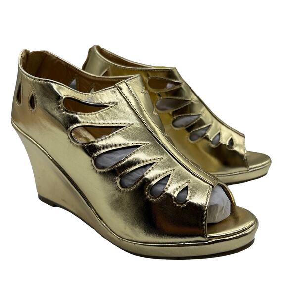 Forever Gold Wedge Sandals Women's Size 8 Shoes Back Zipper - Picture 1 of 10